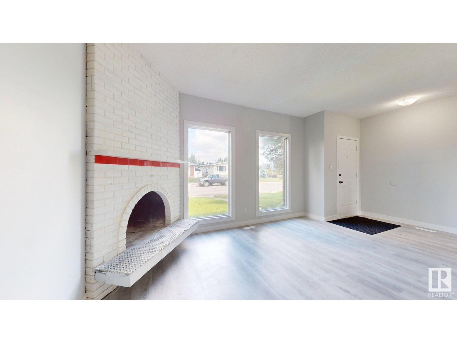 6607 41 AV NW