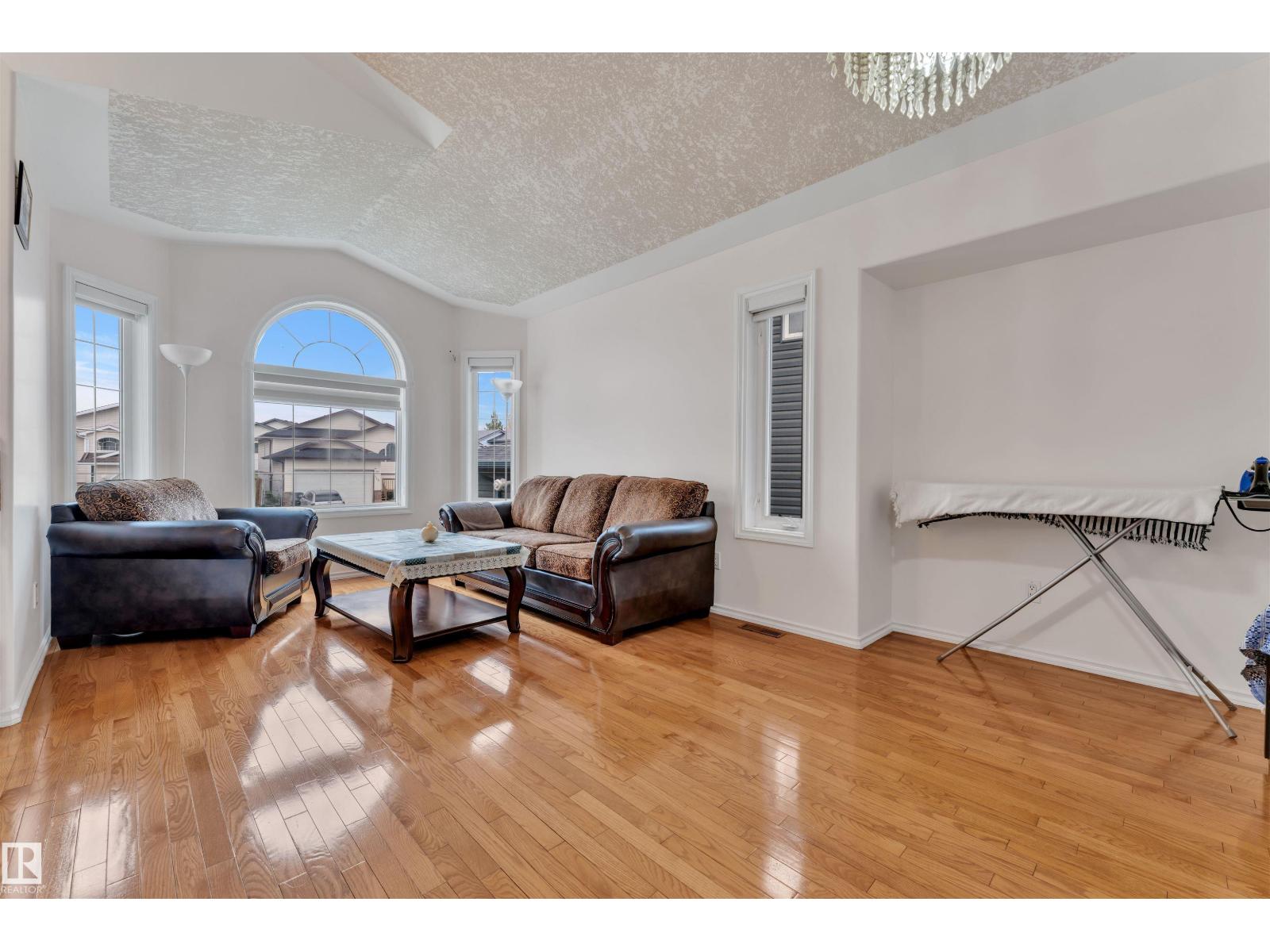 723 KIRKNESS RD NW