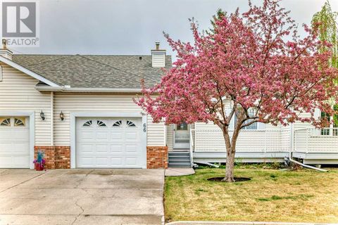 66 Del Monica Villas NE Calgary AB T1Y6Z5