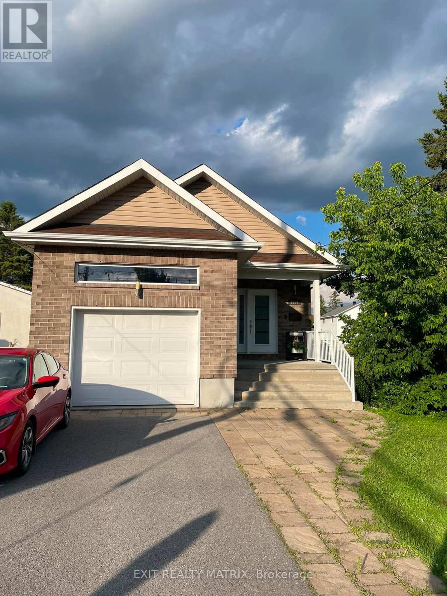Photo 1 of 19 — B - 1557 BELCOURT BOULEVARD Unit B, Ottawa, ON K1C1M3