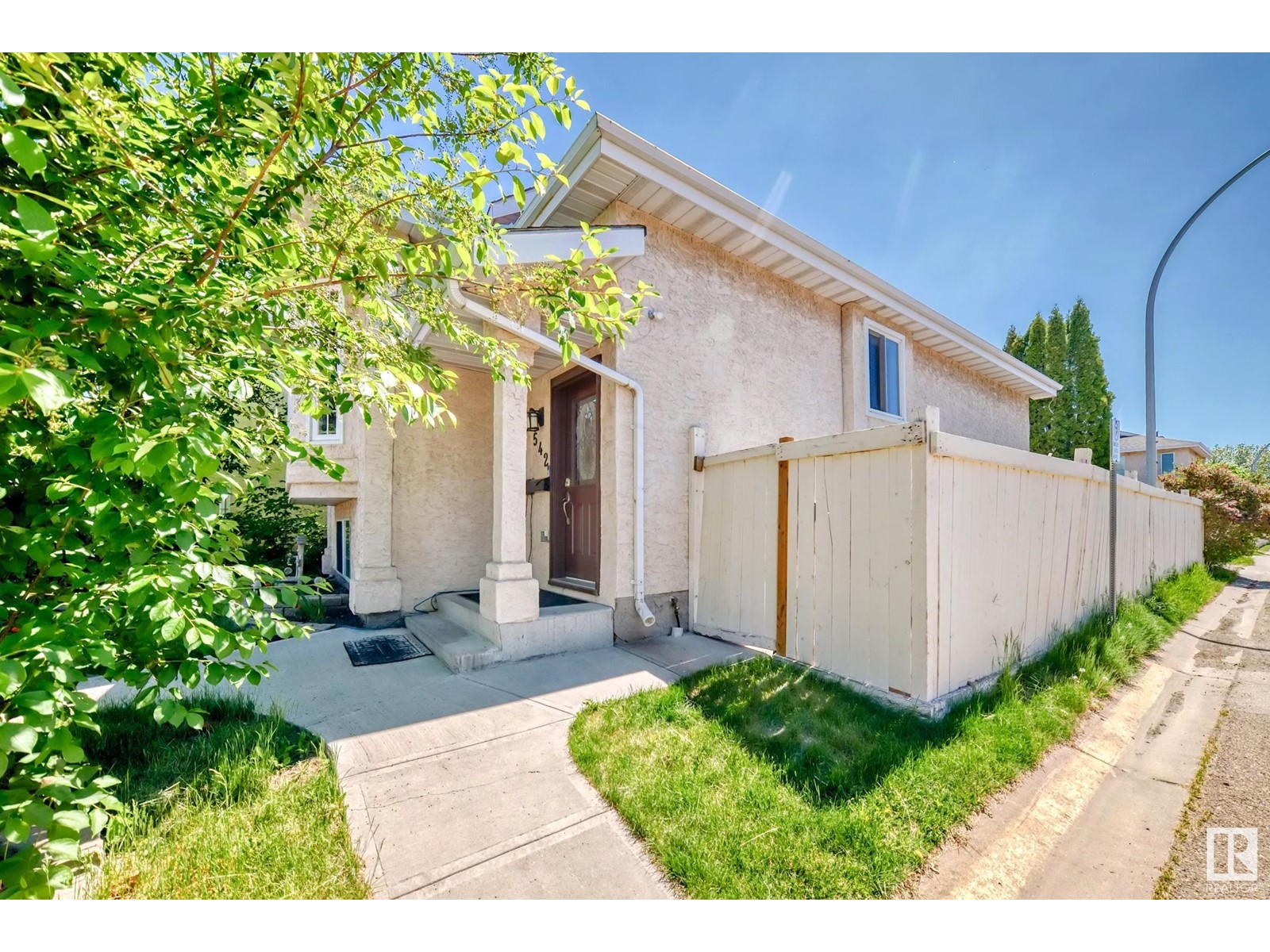 542 RIVER Pt NW
