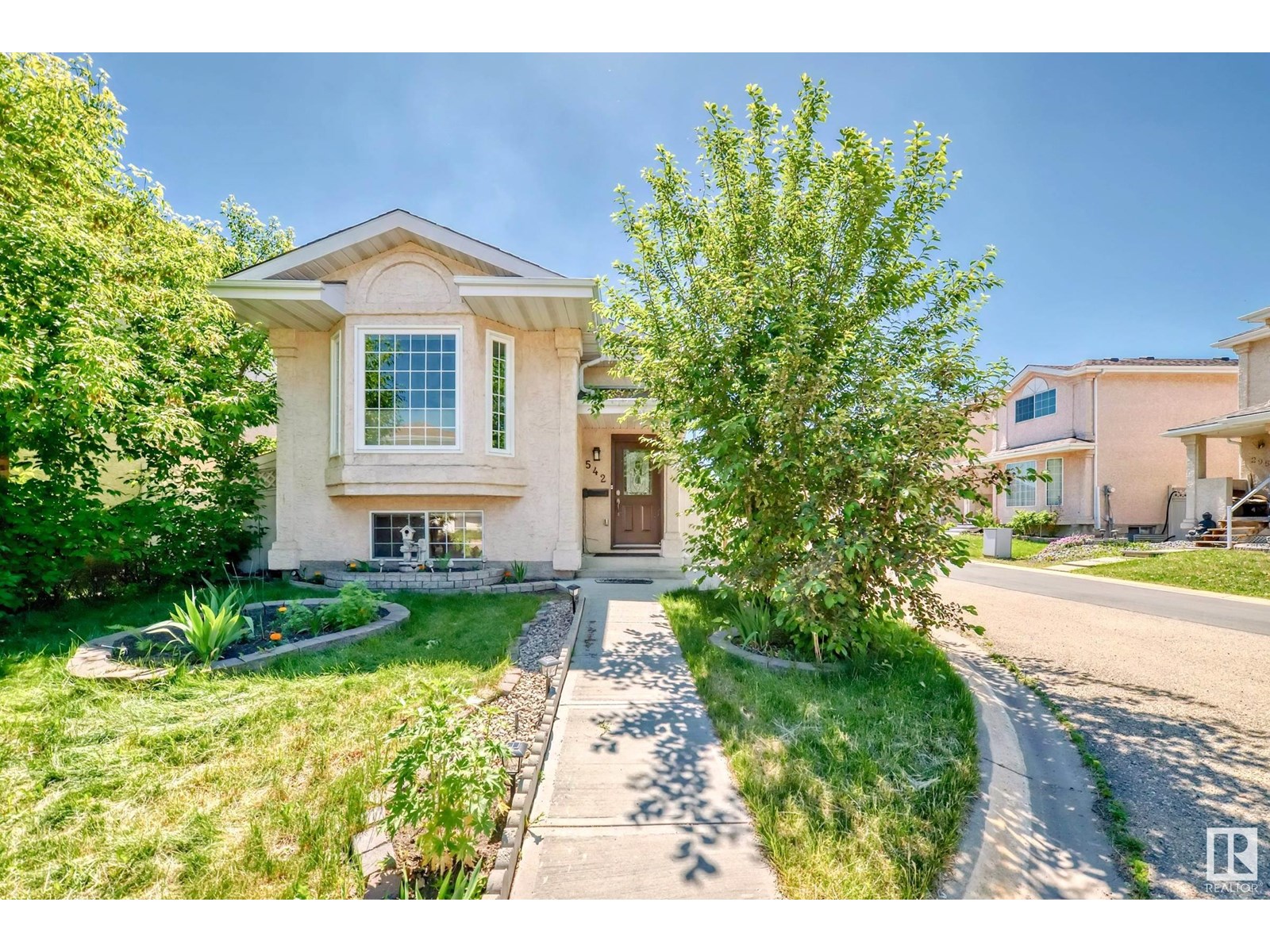 542 RIVER Pt NW