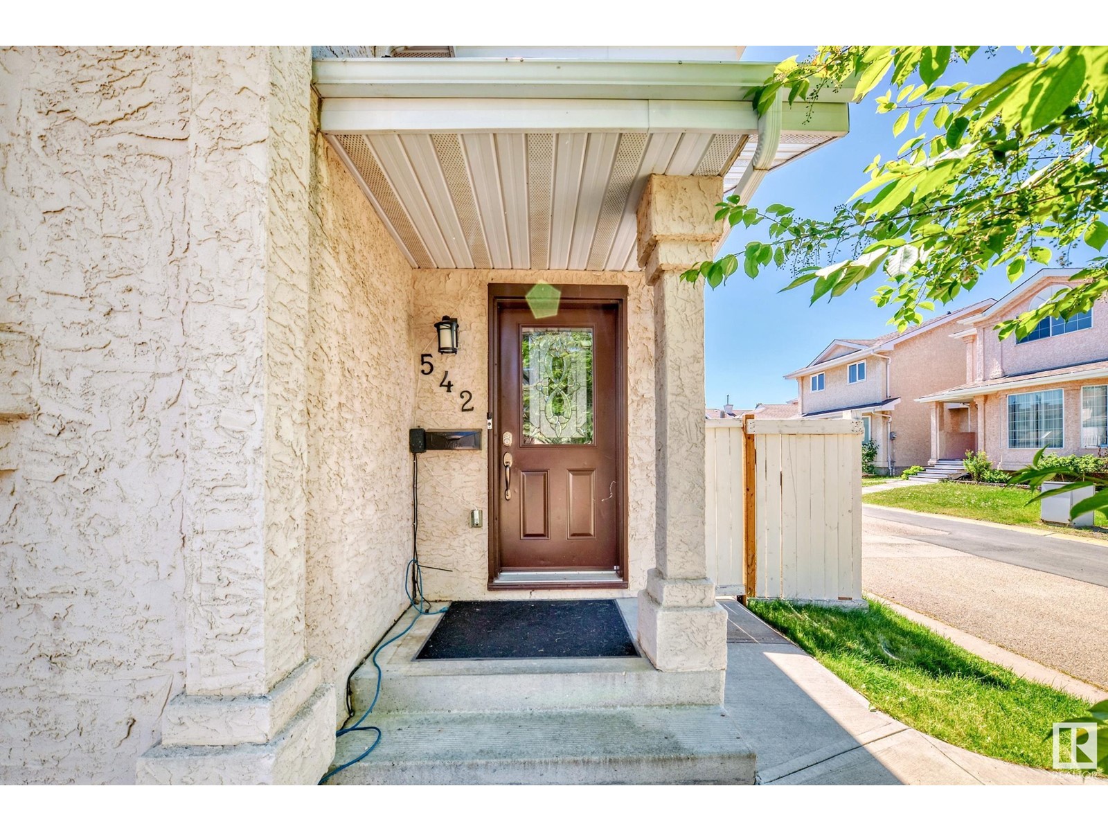 542 RIVER Pt NW