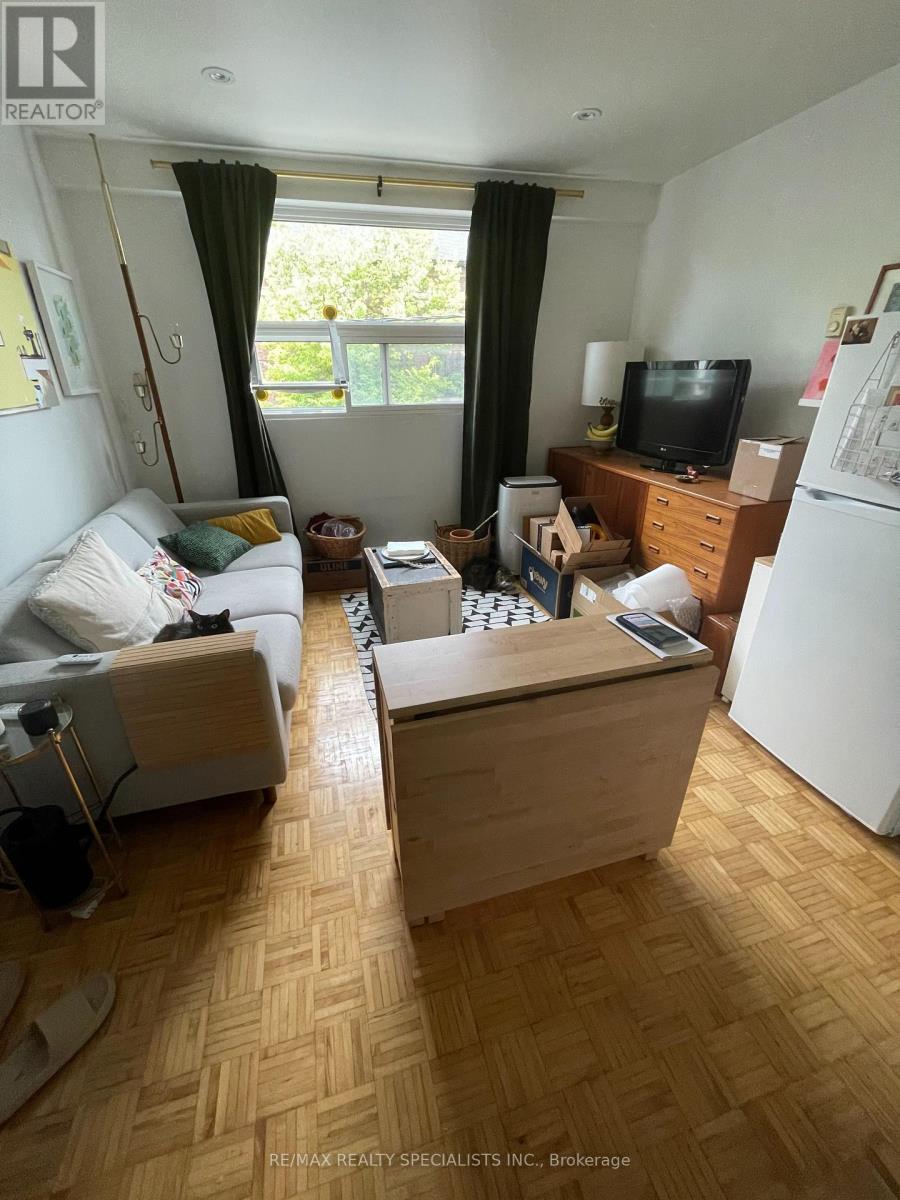 204 - 1087 BLOOR STREET