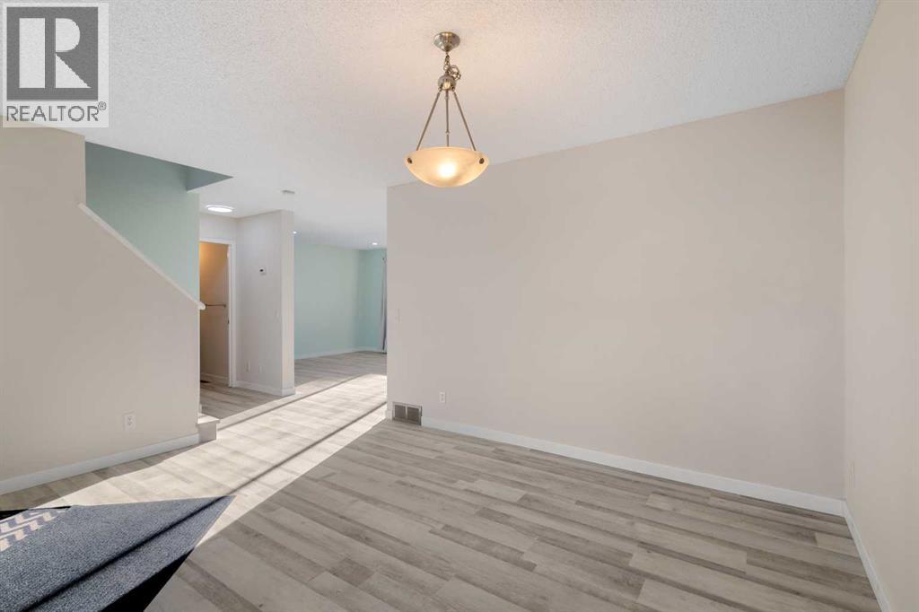 271 Coventry Green NE