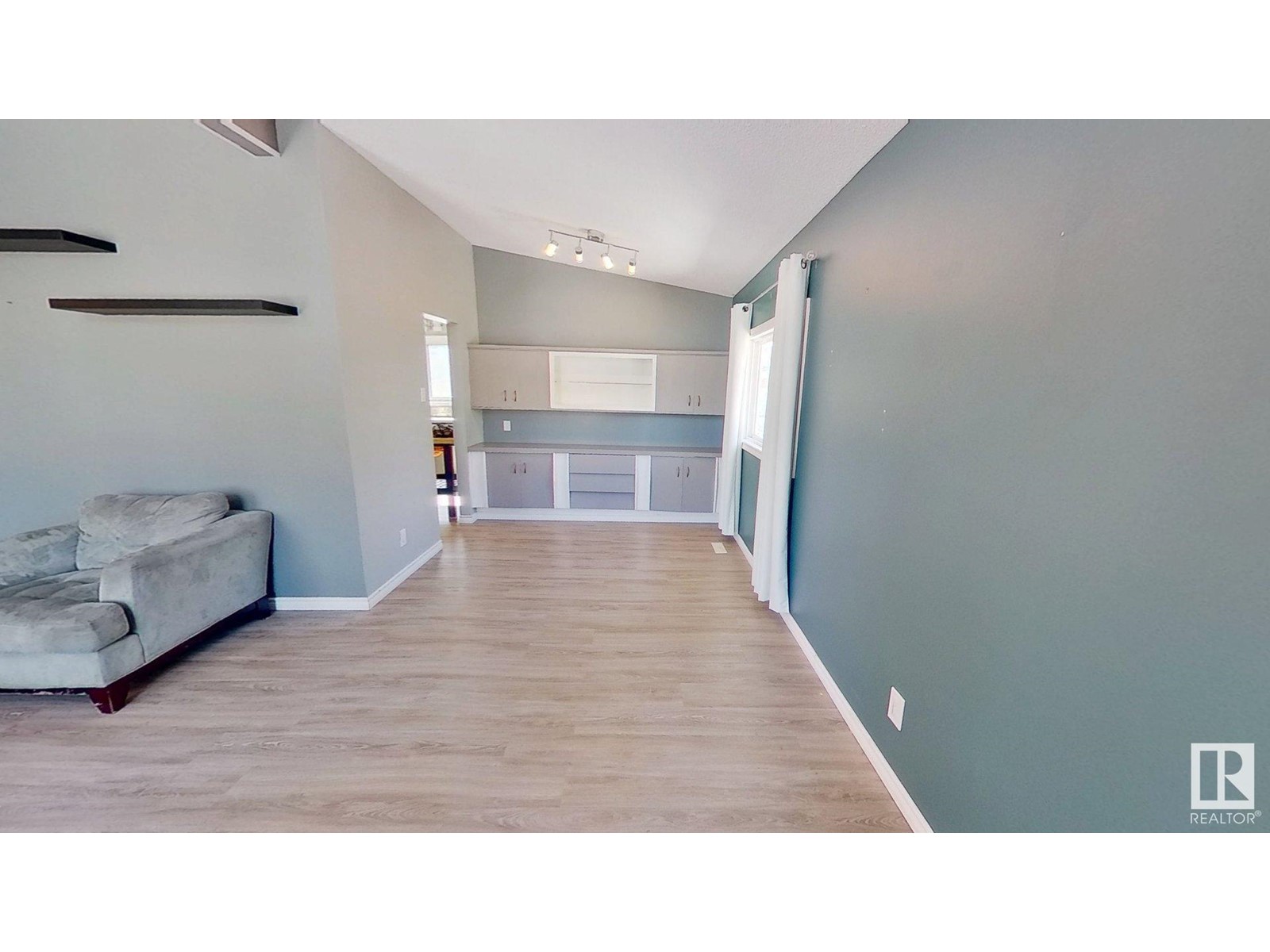 12 IVY CR