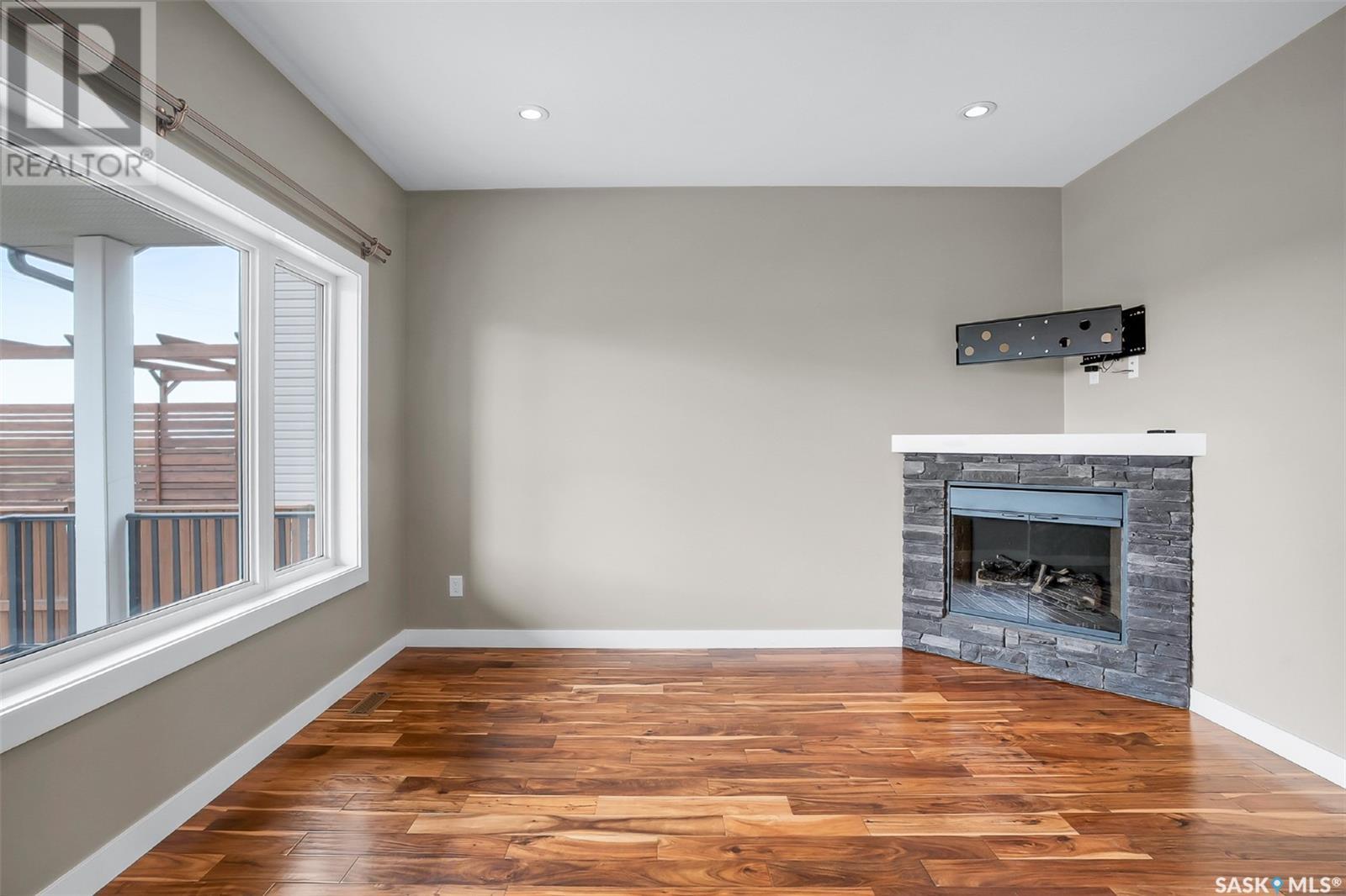 429 Redwood CRESCENT
