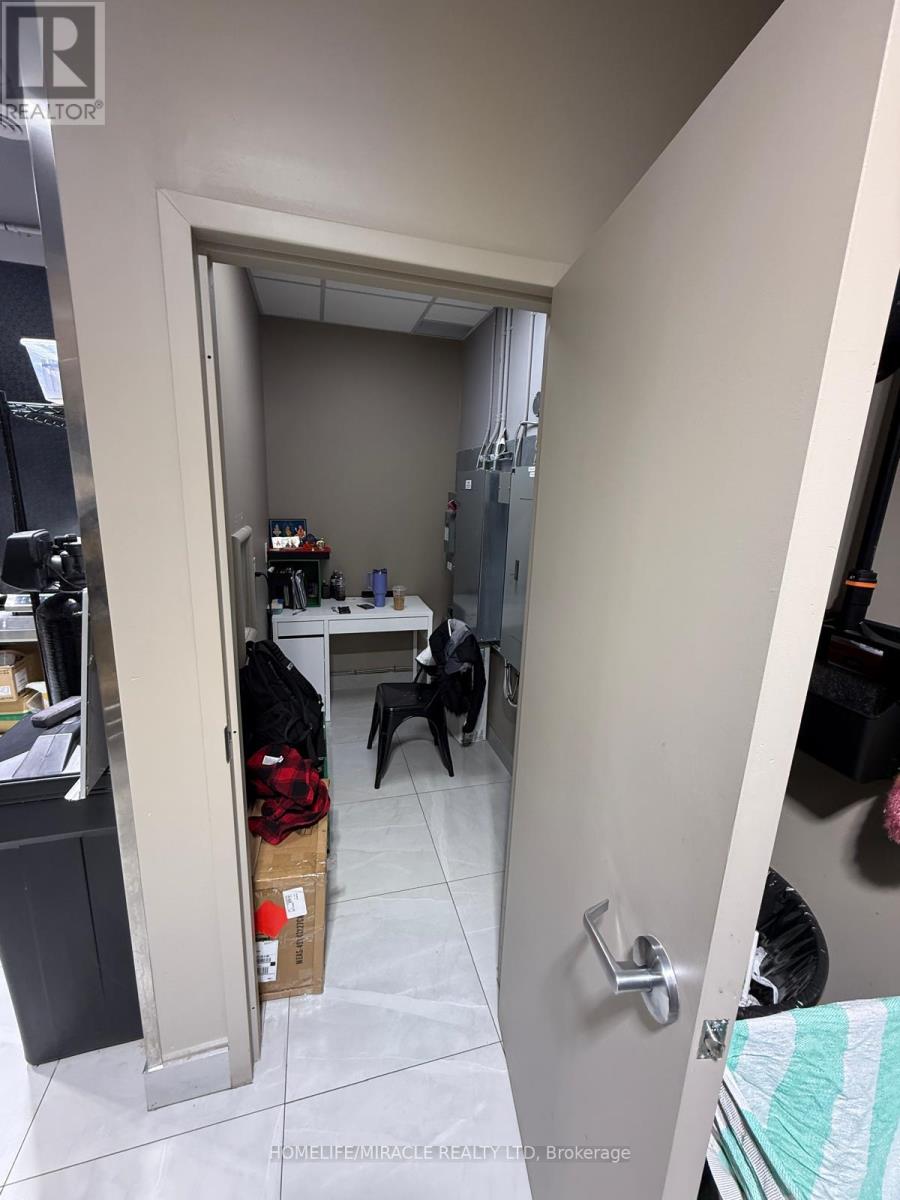 303 - 325 MAXBECKER DRIVE