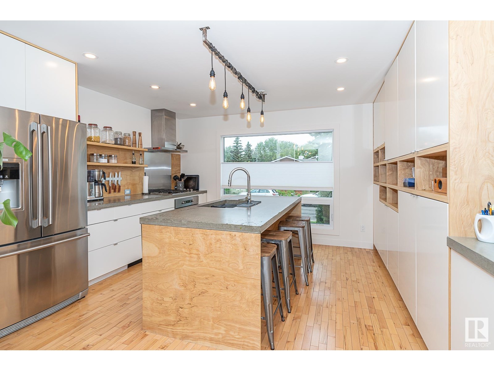 12211 42A AV NW