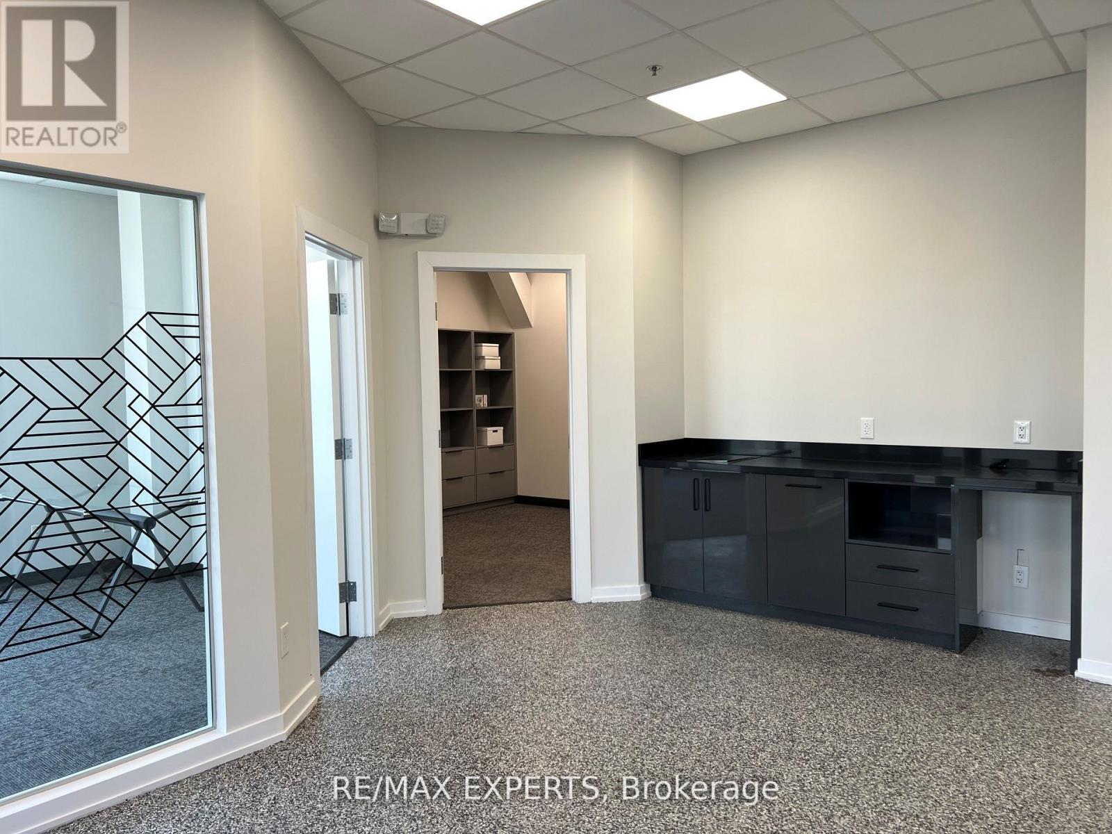 33 - 5250 SOLAR DRIVE