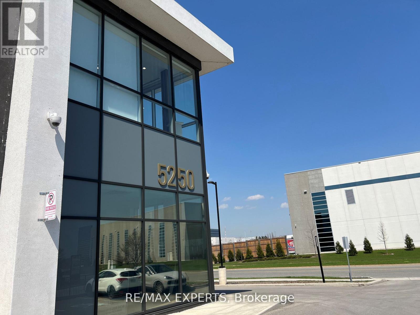 33 - 5250 SOLAR DRIVE