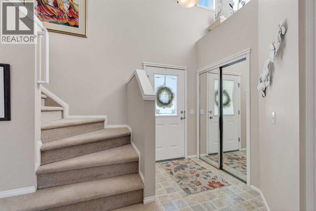 10 Cougar Ridge Bay SW