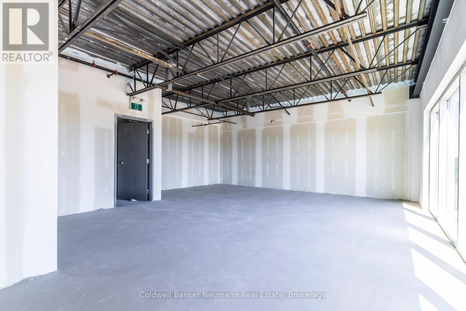 28 UPPER - 589 HANLON CREEK BOULEVARD