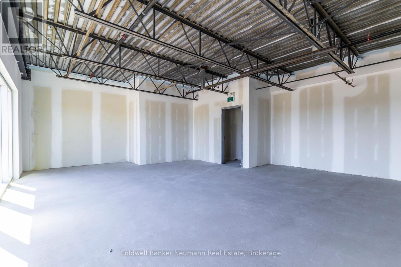 28 UPPER - 589 HANLON CREEK BOULEVARD