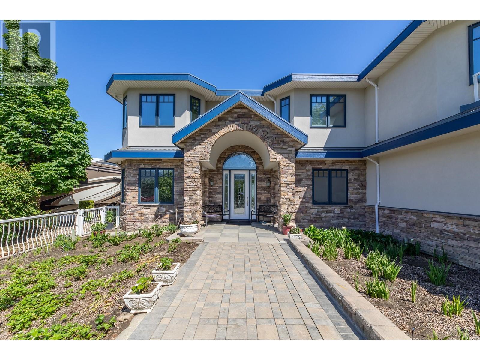2350 Landry Crescent