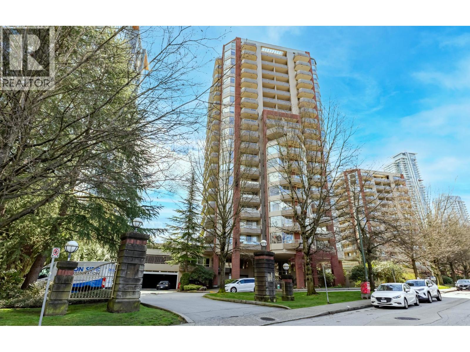 1203 738 FARROW STREET