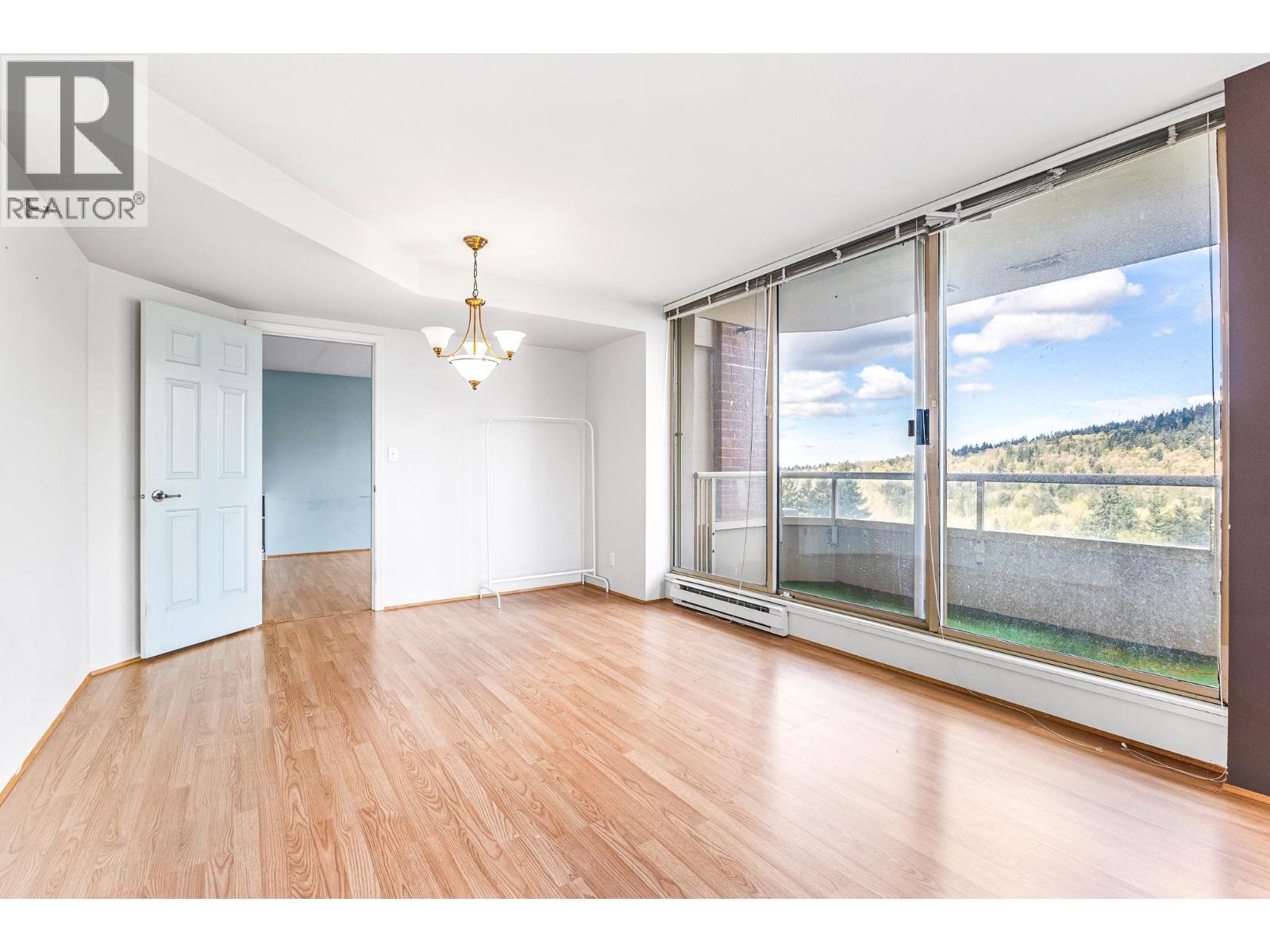 1203 738 FARROW STREET