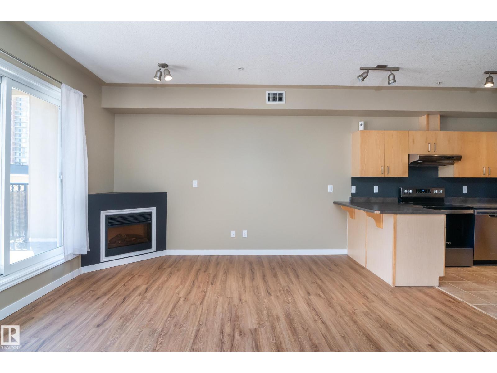 #201 10606 102 AV NW