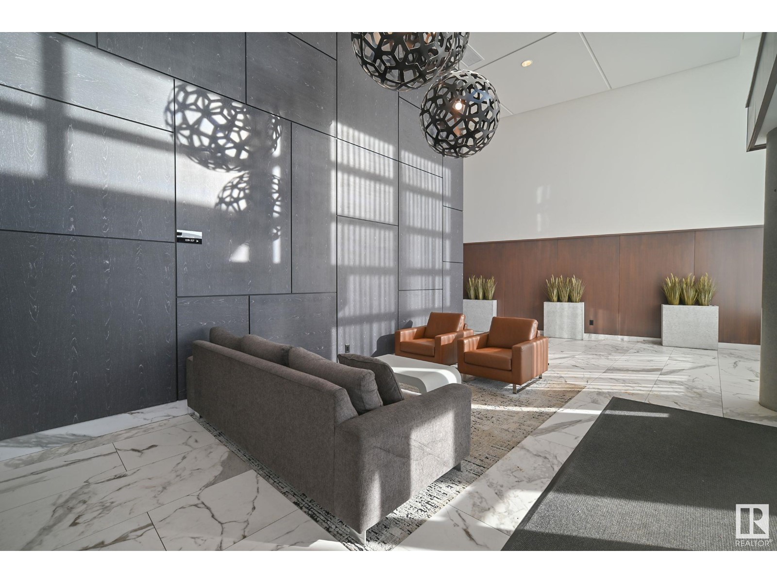 #206 2504 109 ST NW
