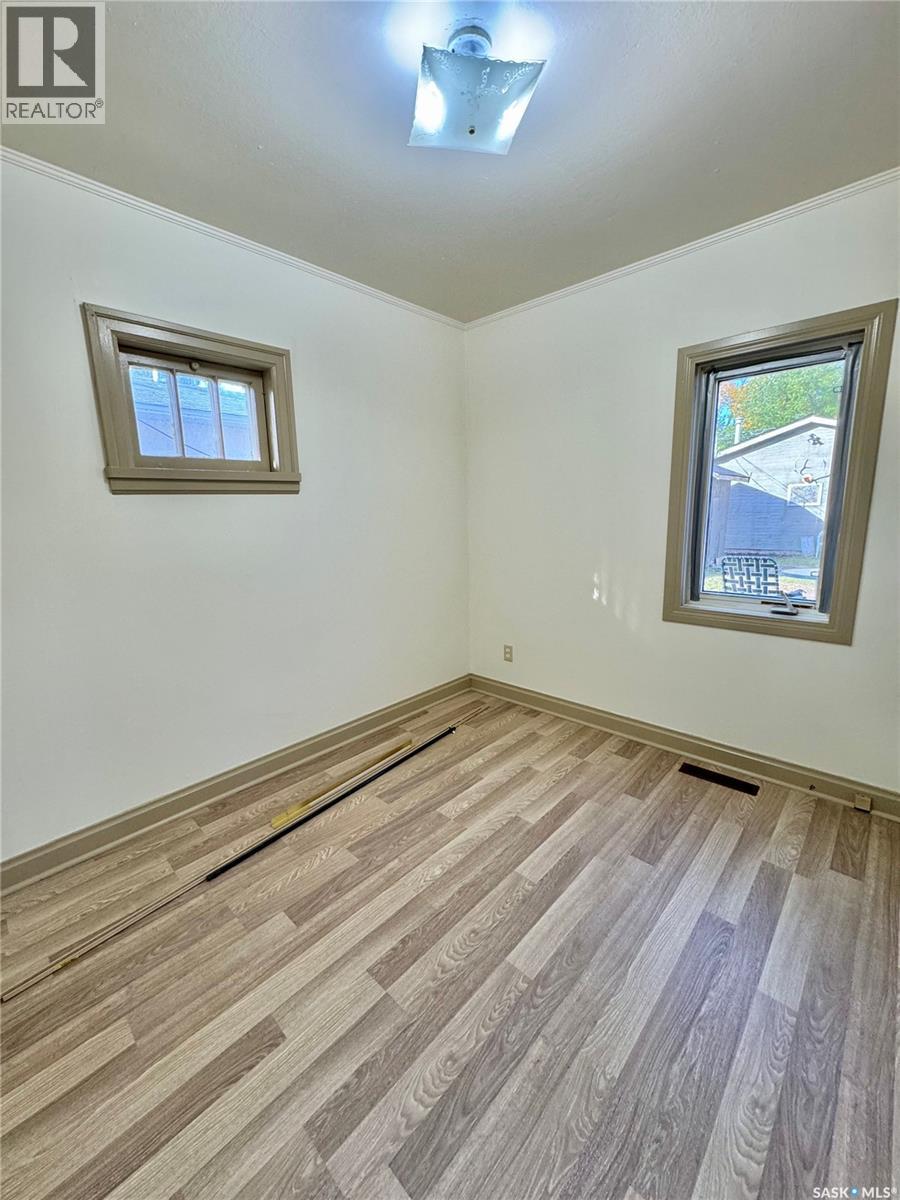 712 6th STREET E