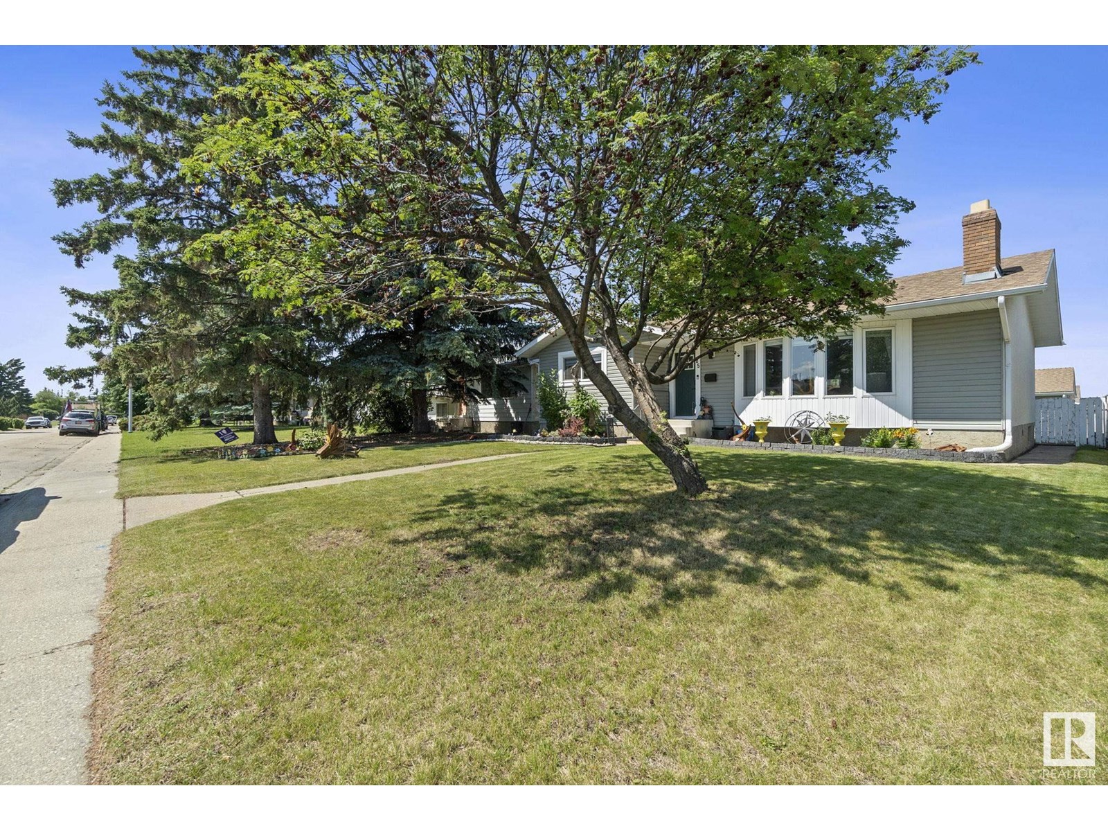 25 WEDGEWOOD AV