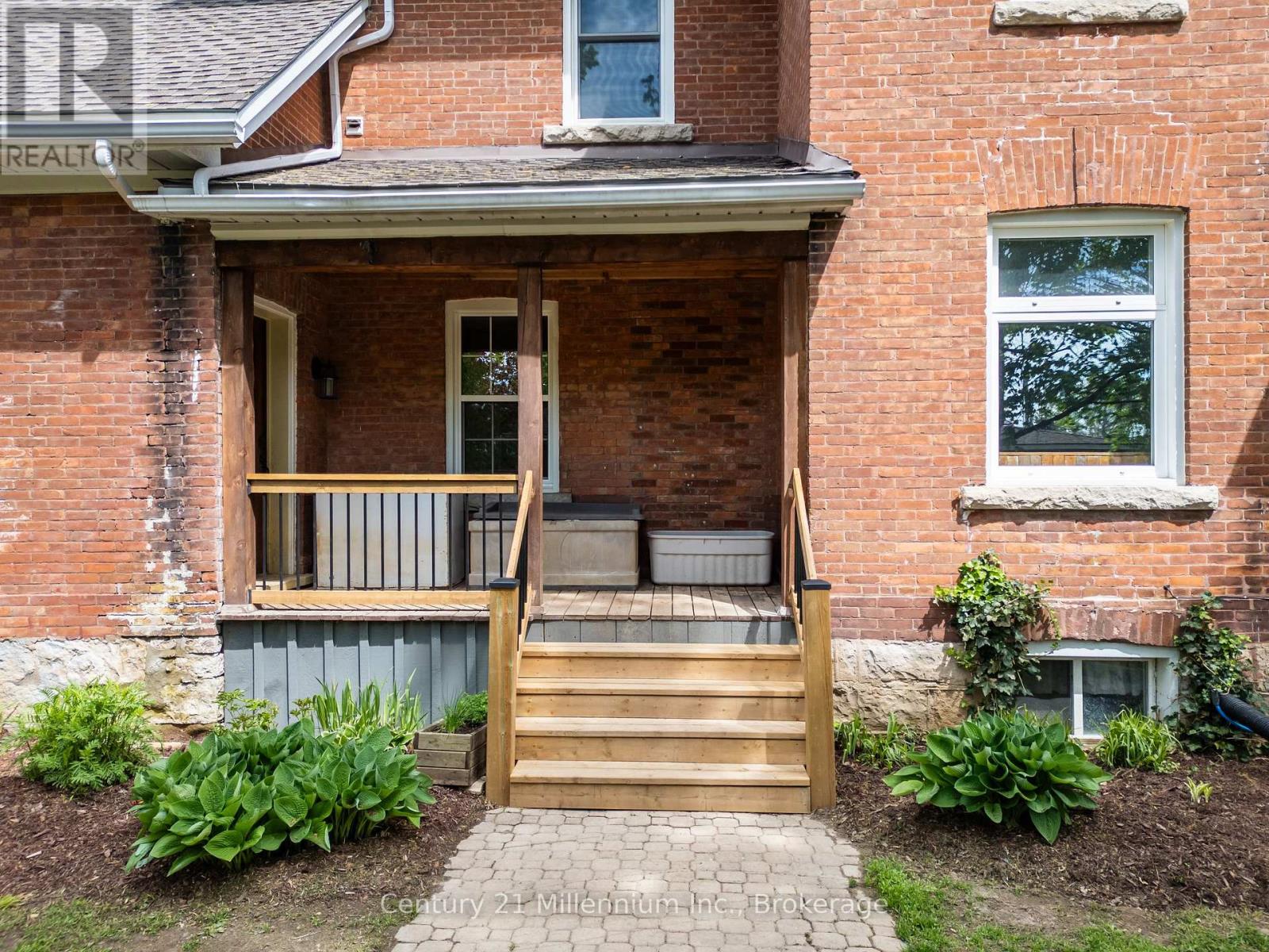 296 GARAFRAXA ST STREET