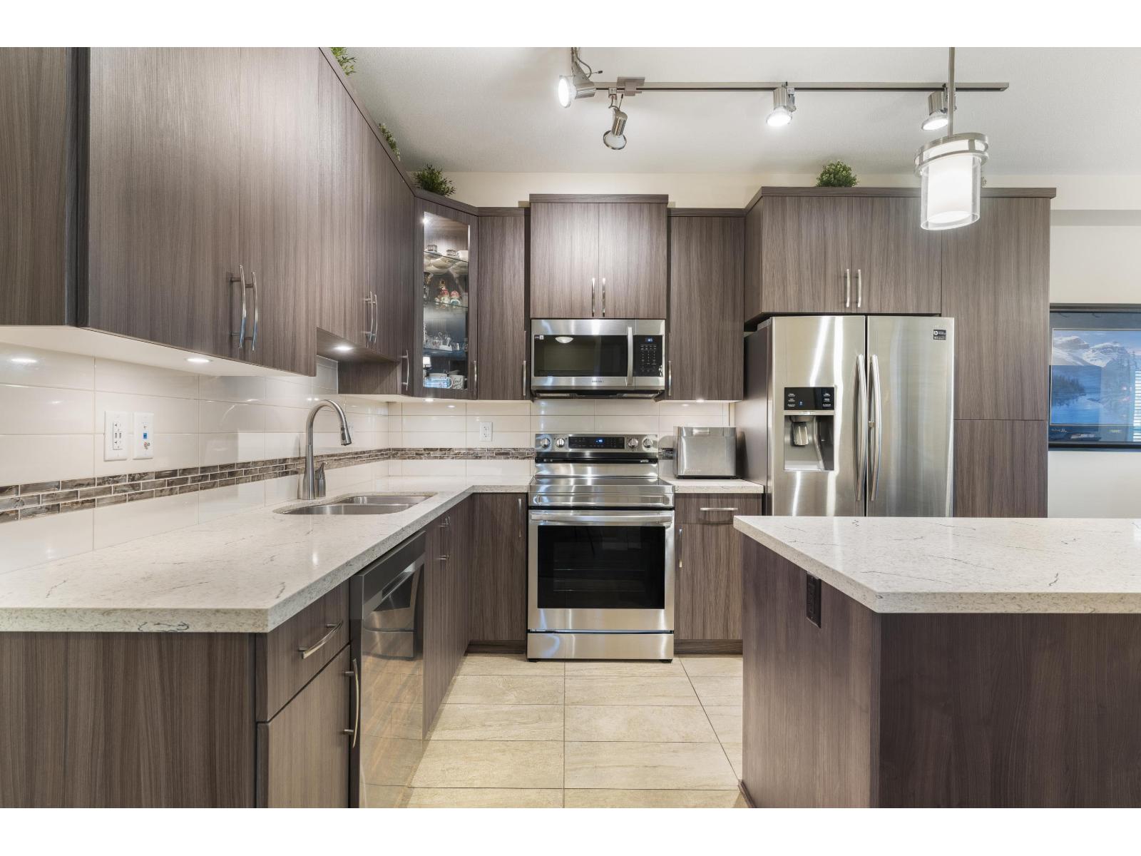 B422 20716 WILLOUGHBY TOWN CENTRE DRIVE