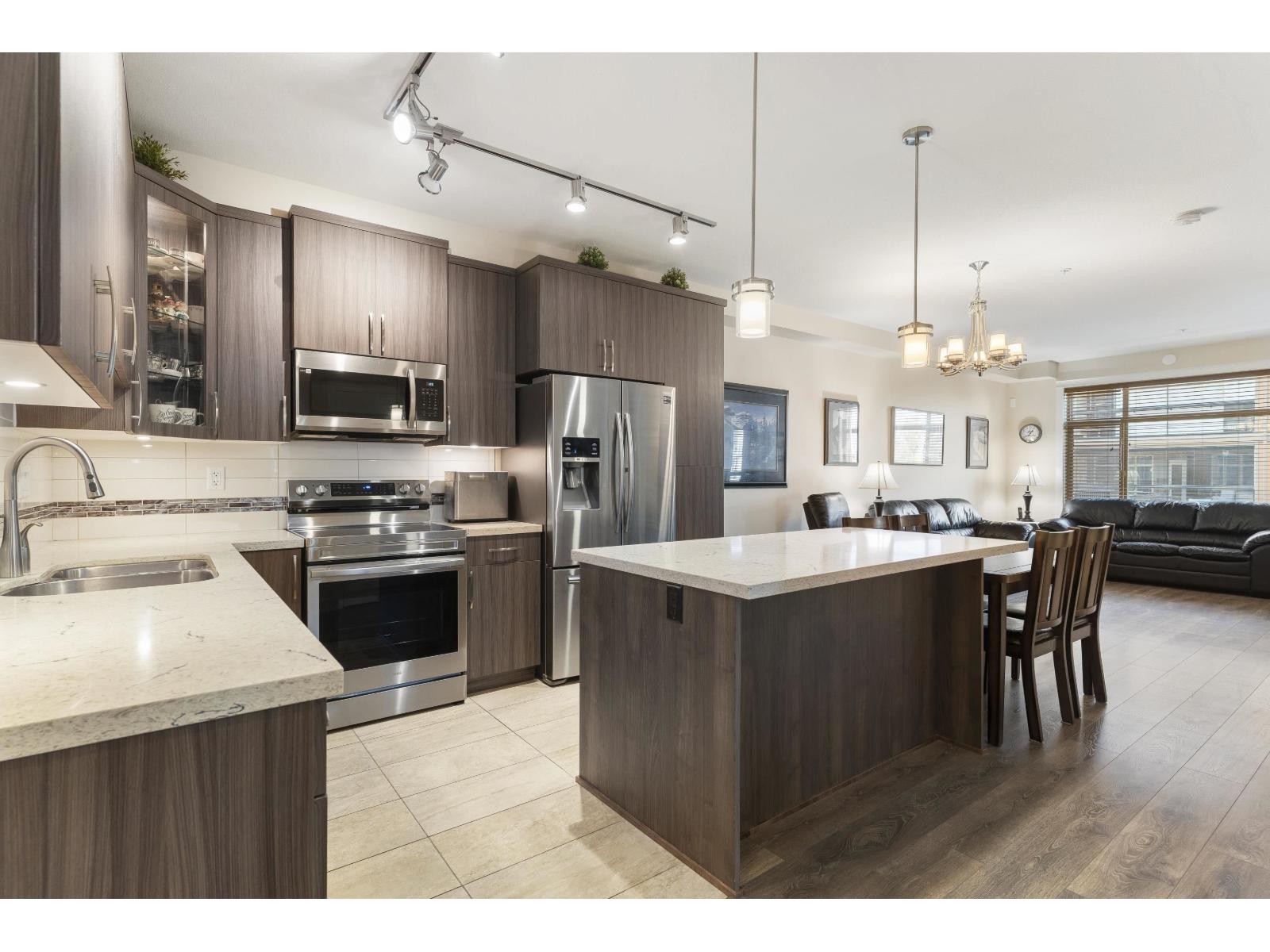 B422 20716 WILLOUGHBY TOWN CENTRE DRIVE