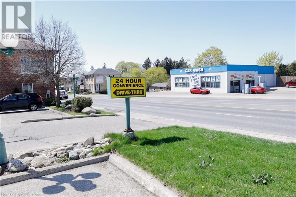 780 DUNDAS Street