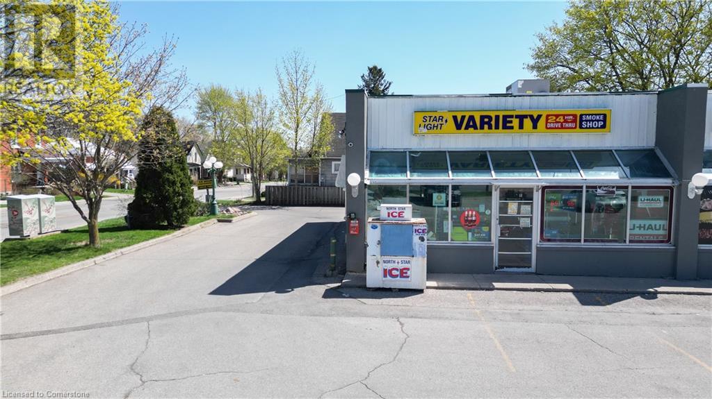 780 DUNDAS Street