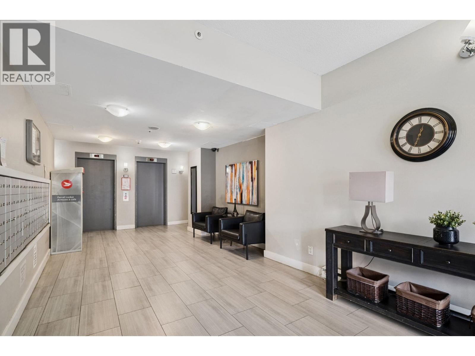 1402 828 AGNES STREET