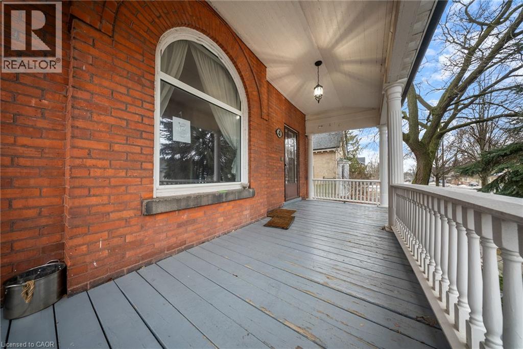 41 WELLINGTON Street S