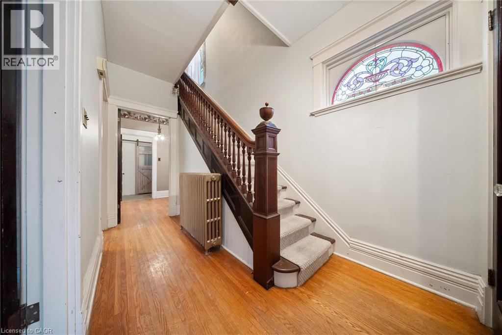 41 WELLINGTON Street S