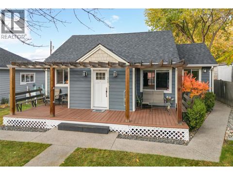 558-560 Cambridge Avenue Kelowna BC V1Y7M3