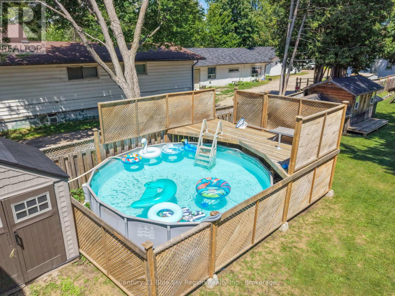 554 LAKESHORE DRIVE