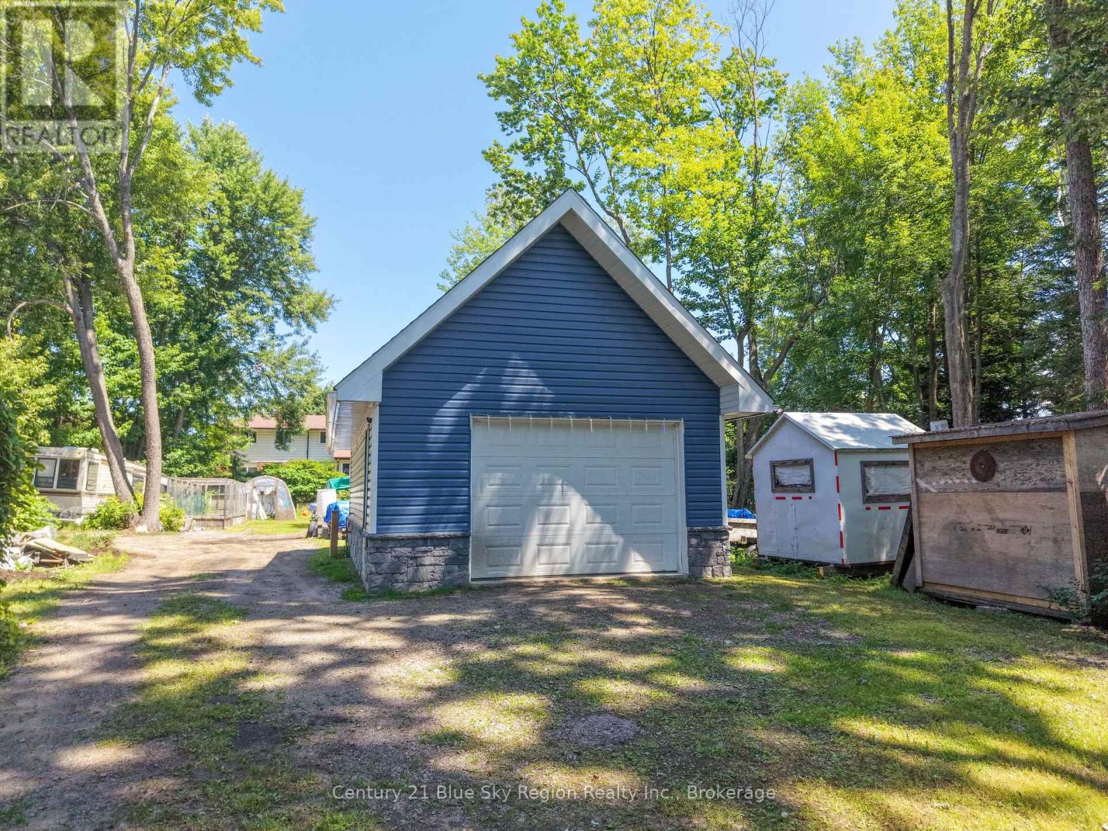 554 LAKESHORE DRIVE