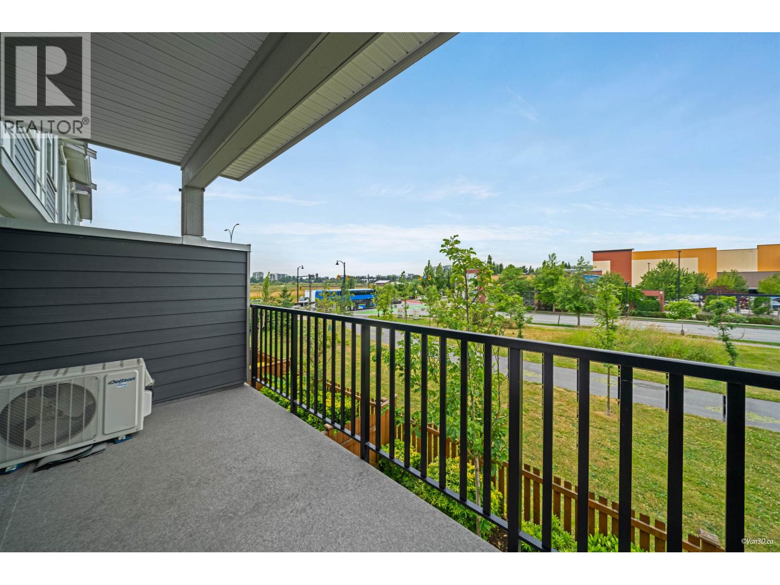 15 9560 ALEXANDRA ROAD