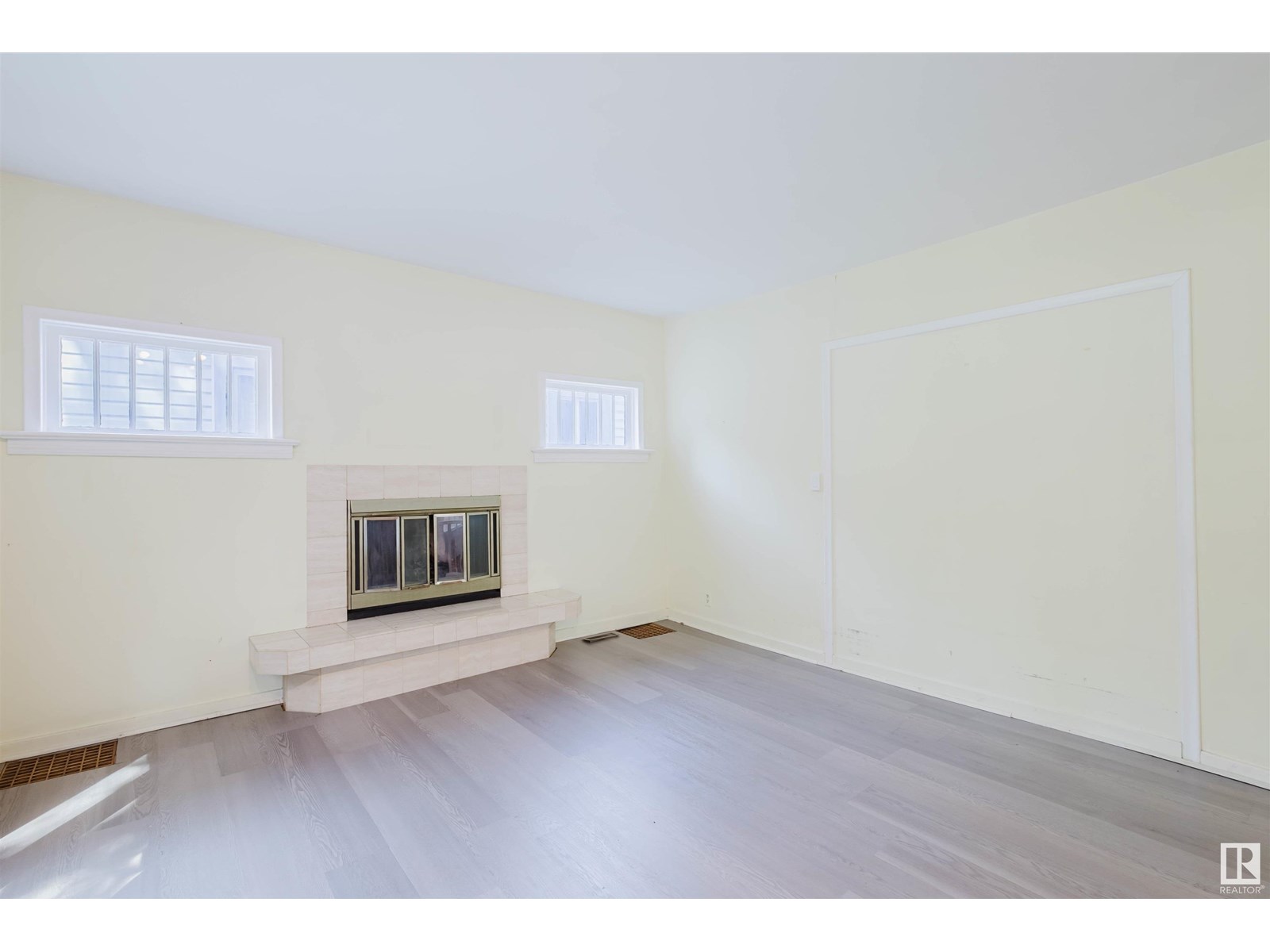 10942 88 AV NW