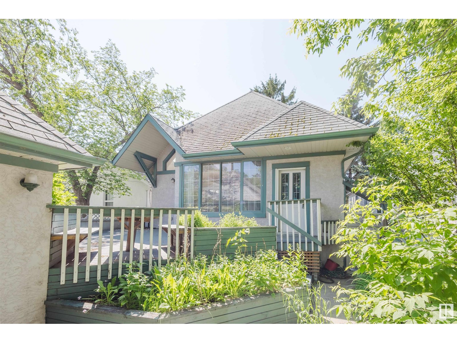 10942 88 AV NW