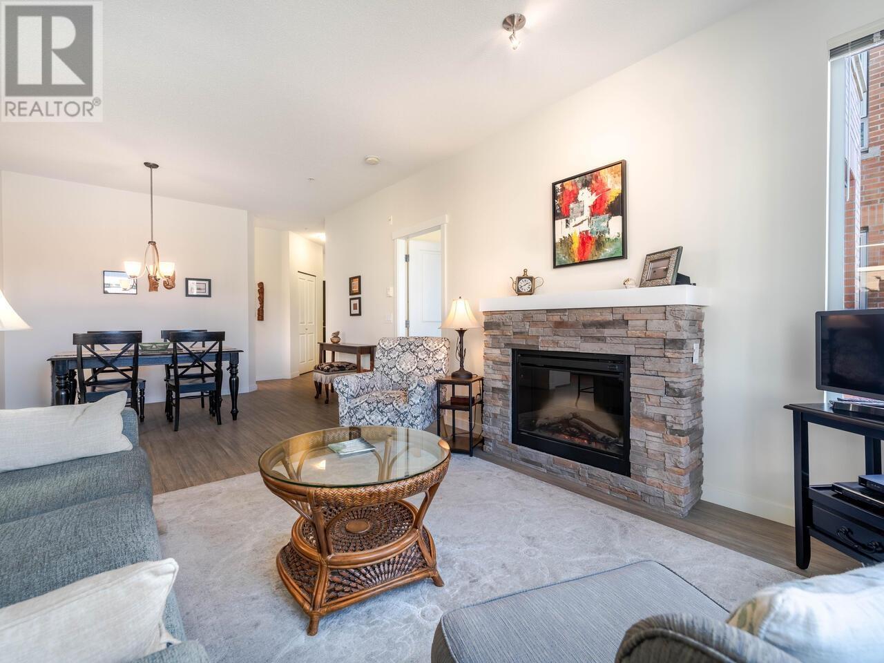 203 717 CHESTERFIELD AVENUE