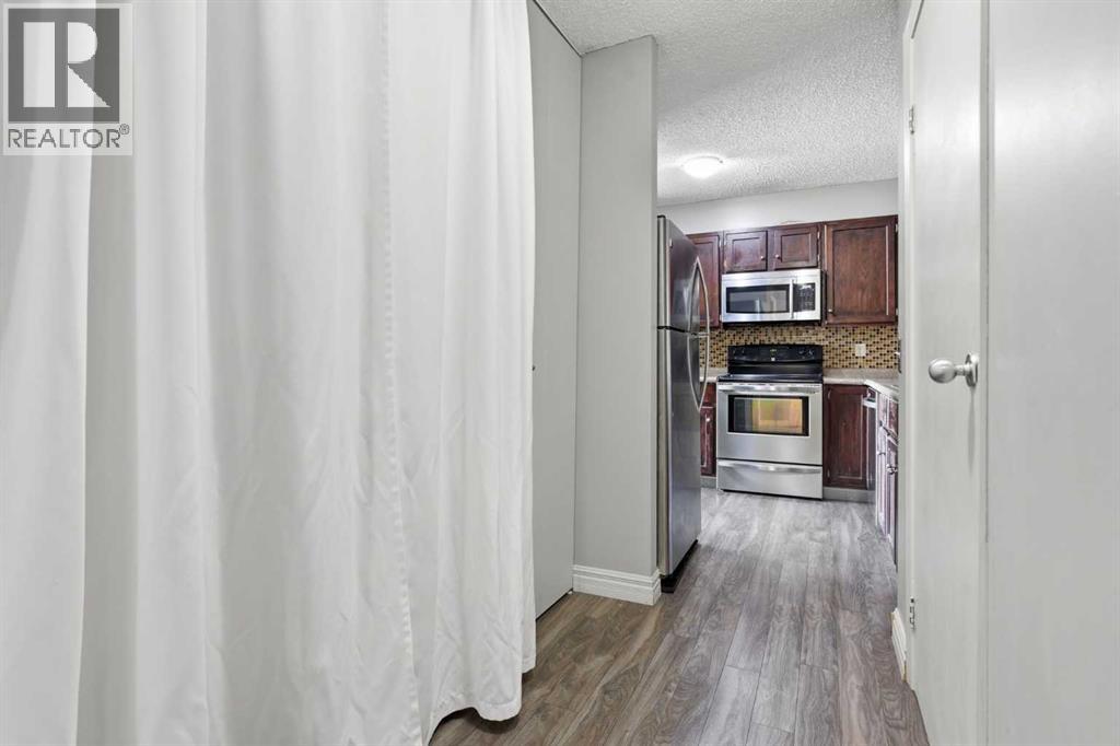 406, 145 Point Drive NW