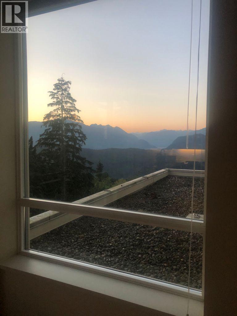 801 9232 UNIVERSITY CRESCENT