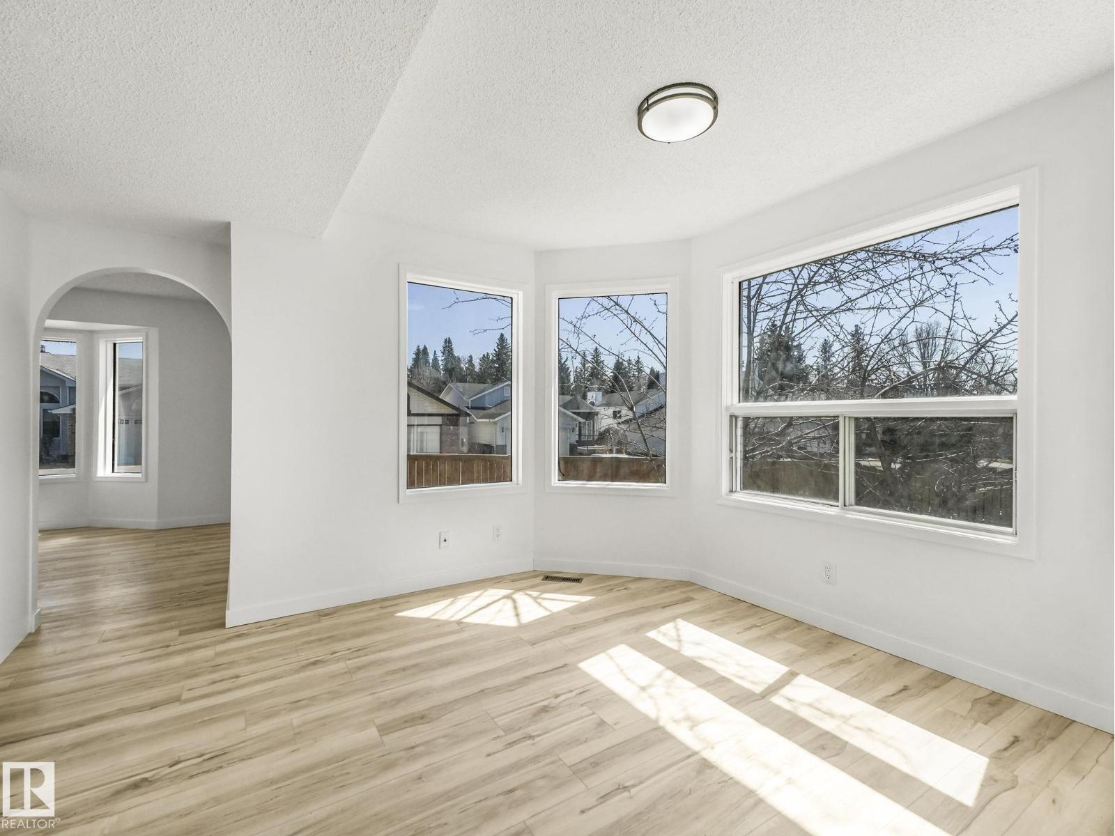 4103 28 AV NW