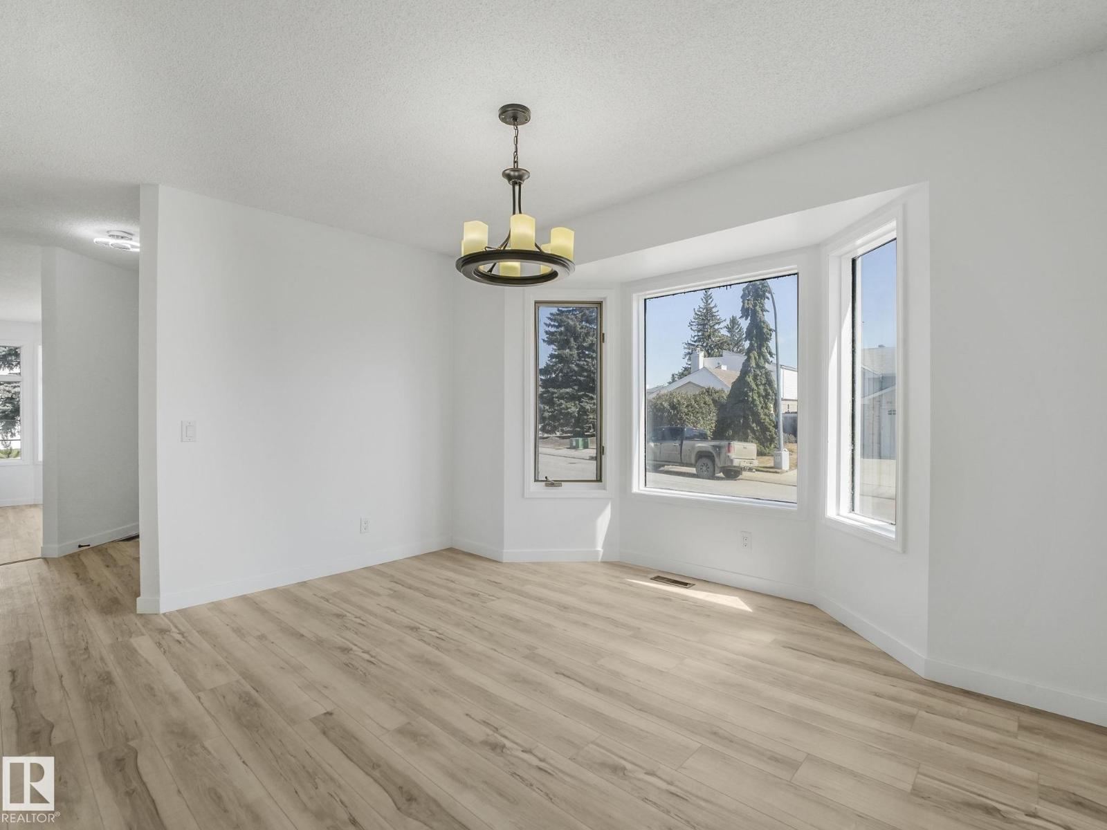 4103 28 AV NW