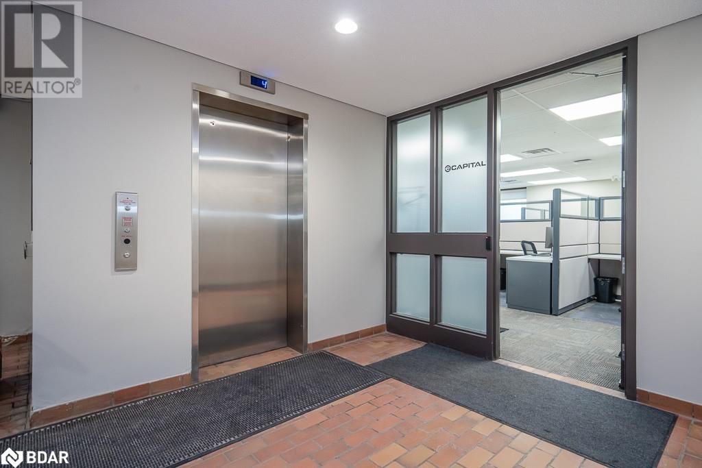 100 COLBORNE Street W