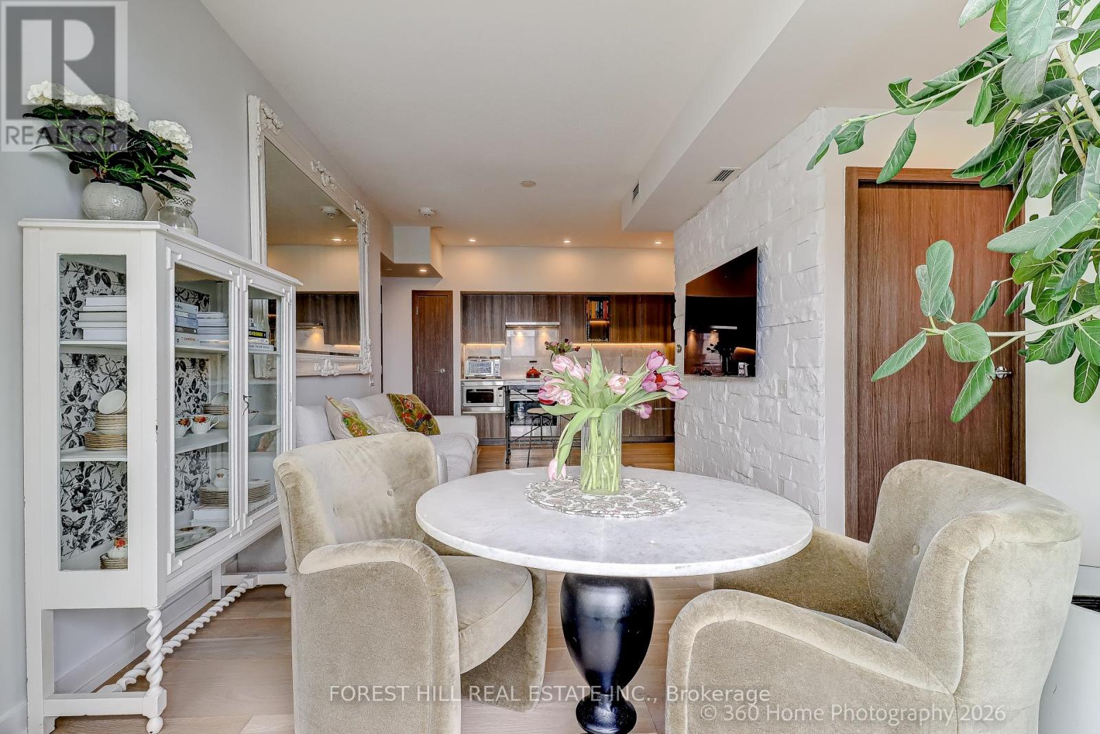 1215 - 17 BATHURST STREET