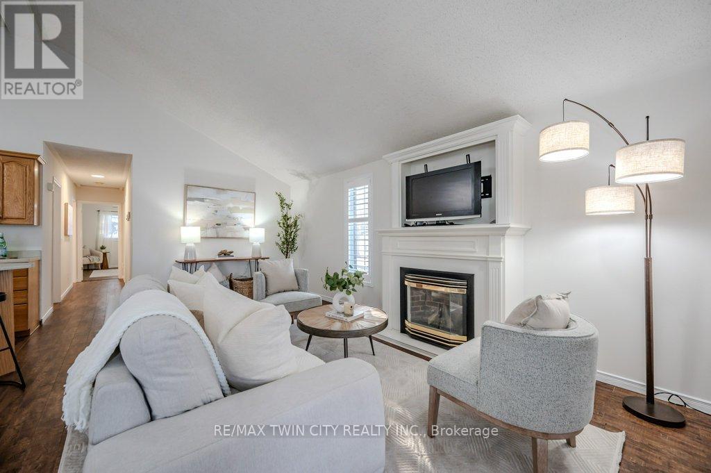 185 WESLEY CRESCENT