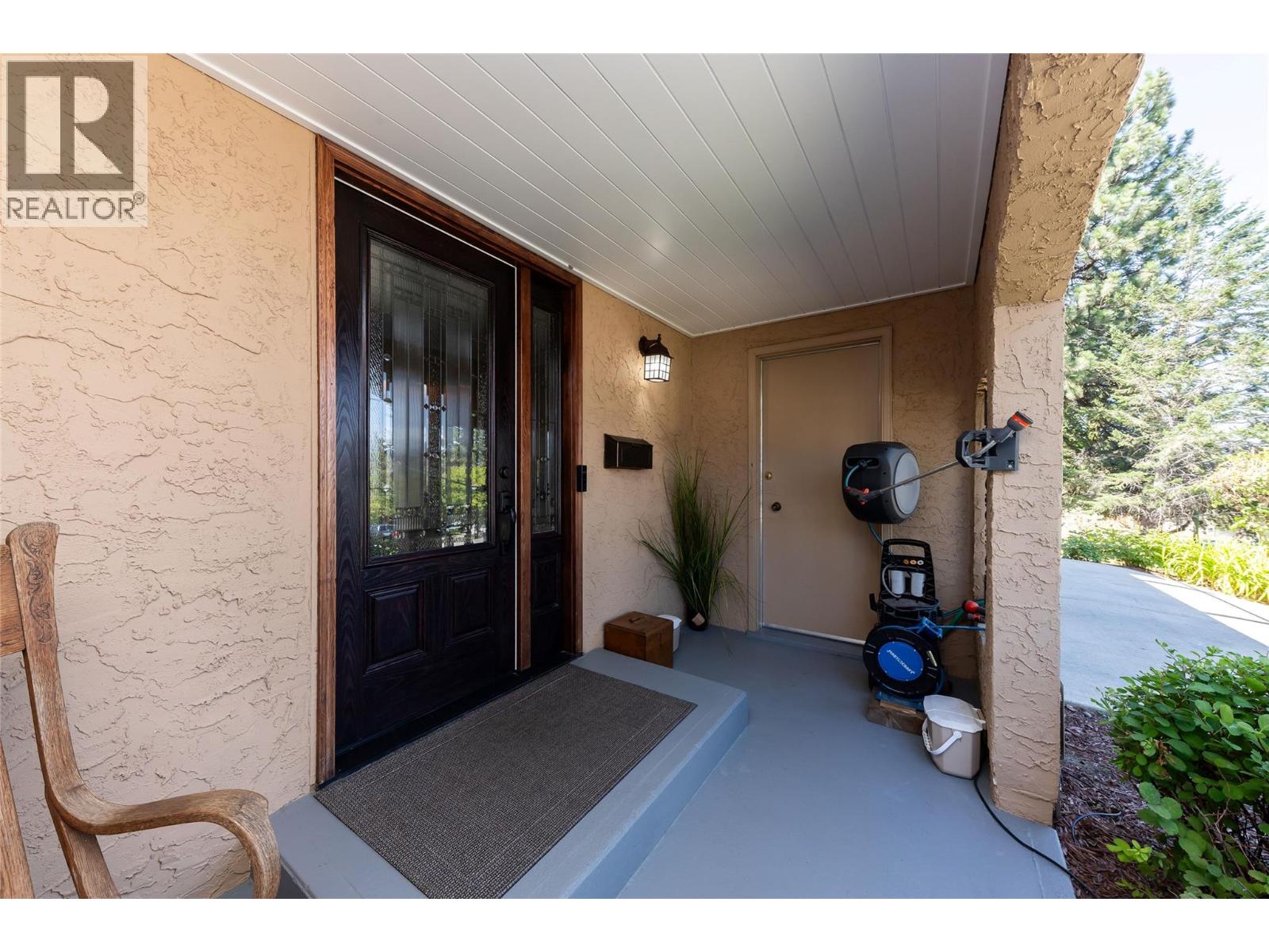 195 MONMOUTH Drive