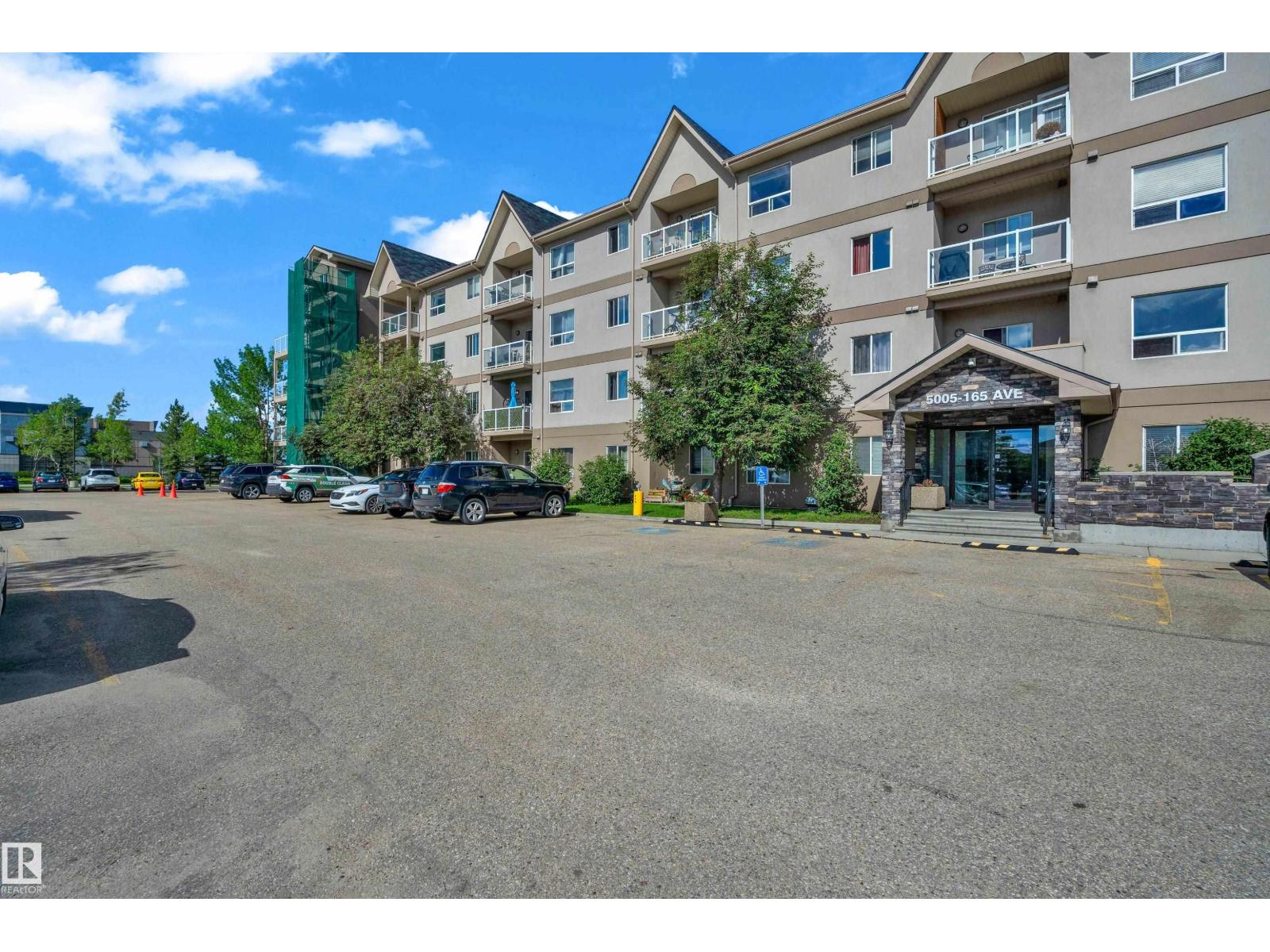 #125 5005 165 AV NW