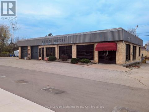 856 QUEEN STREET Kincardine ON N2Z2Y2